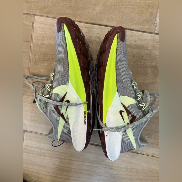 Nike Women's Pegasus Trail 5 Running Shoes, green pink, sz 10, NWB - Picture 2 of 8